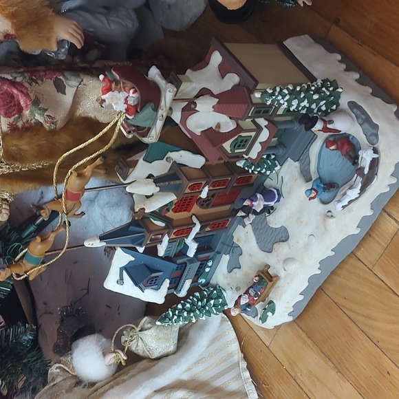 Santa Sleigh Village Decor - Picture 2 of 8